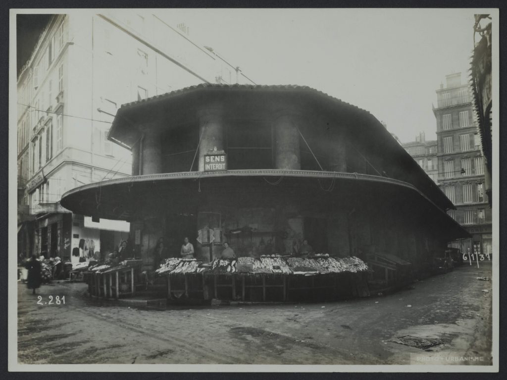 LES HALLES AUX POISSONS, LIEUX EMBLÉMATIQUES DU TRAVAIL DES FEMMES Toutma